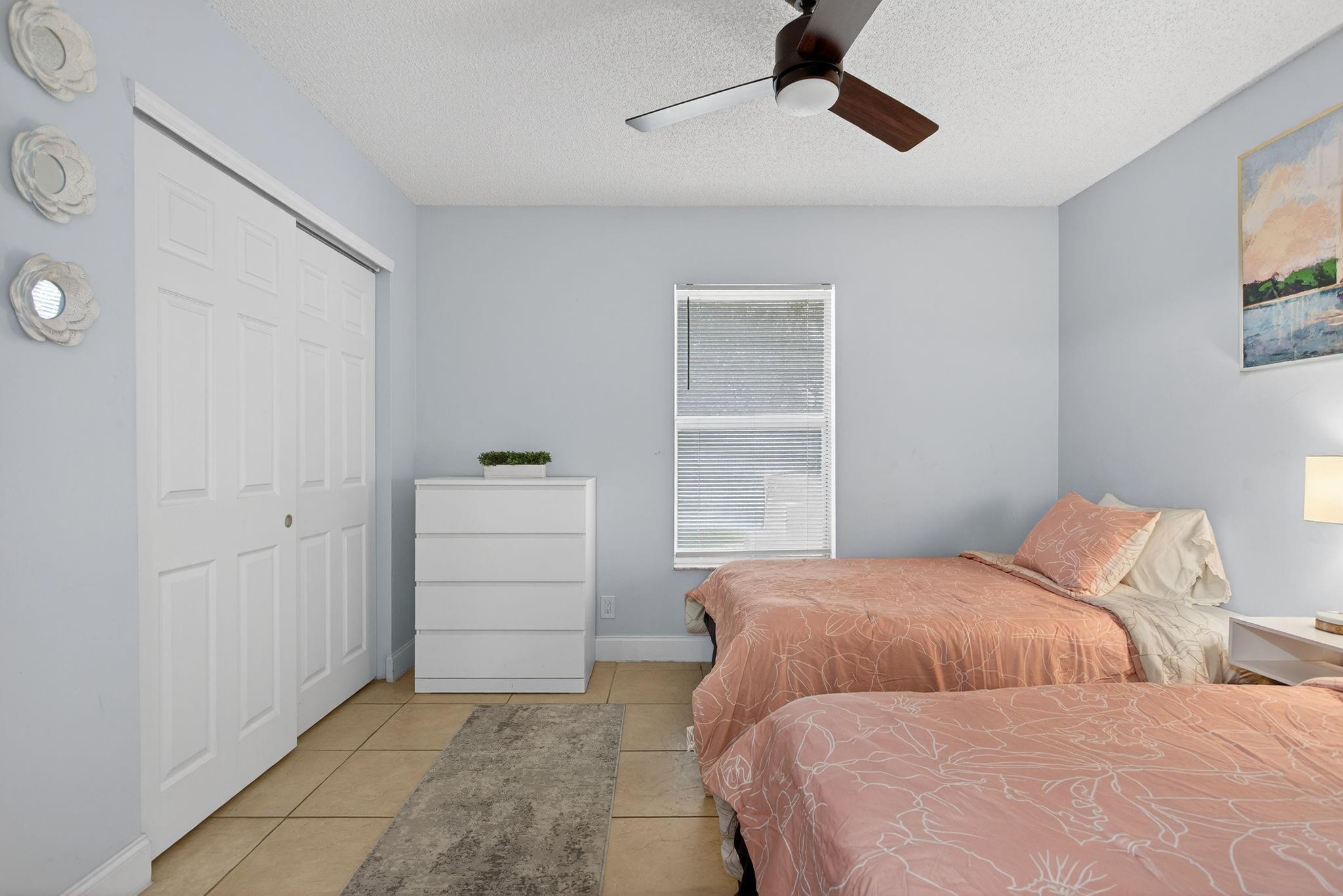 Cresthaven 5 40-4 B - Residential