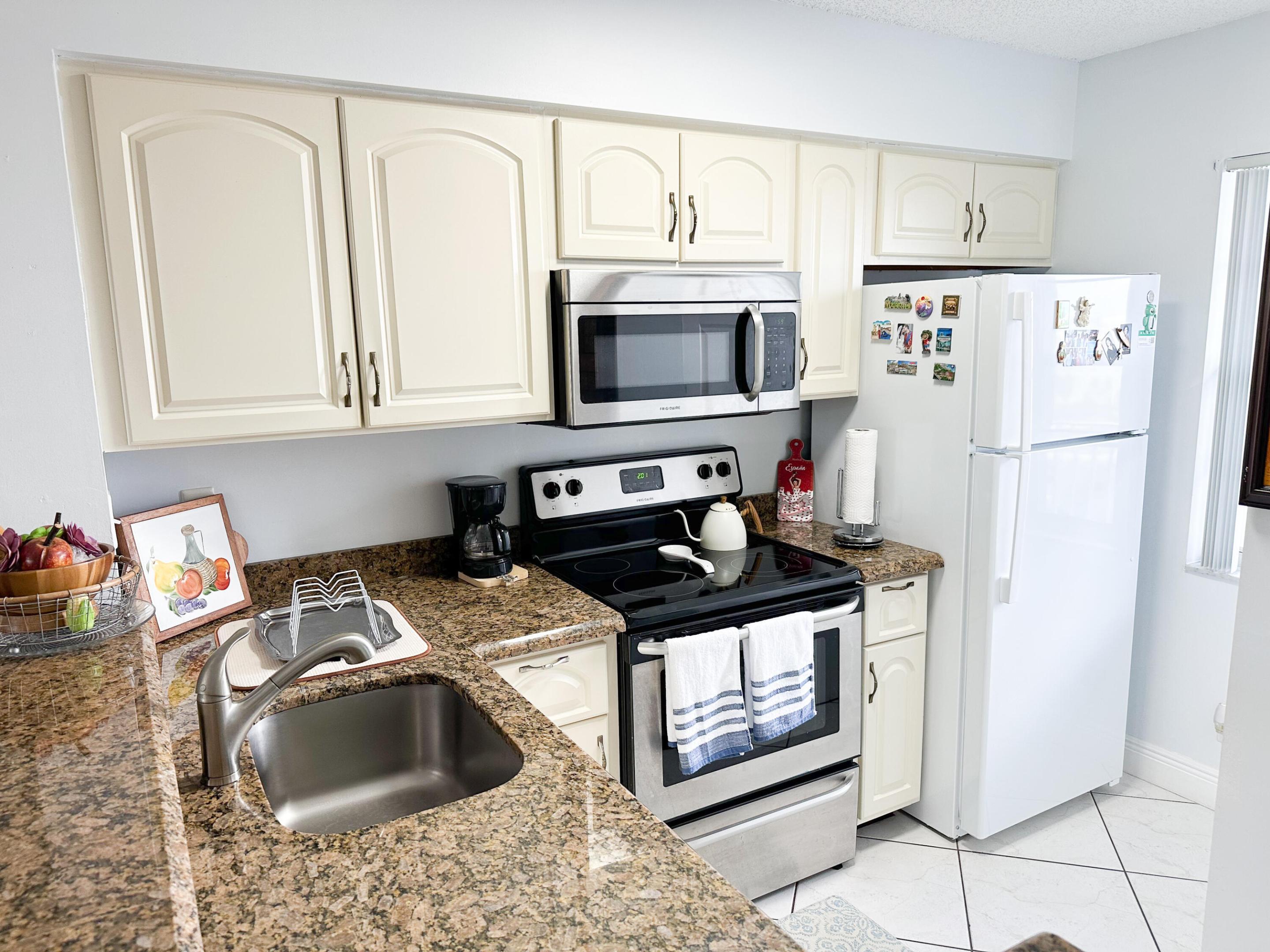 CYPRESS BEND CONDOMINIUM V - Residential Lease