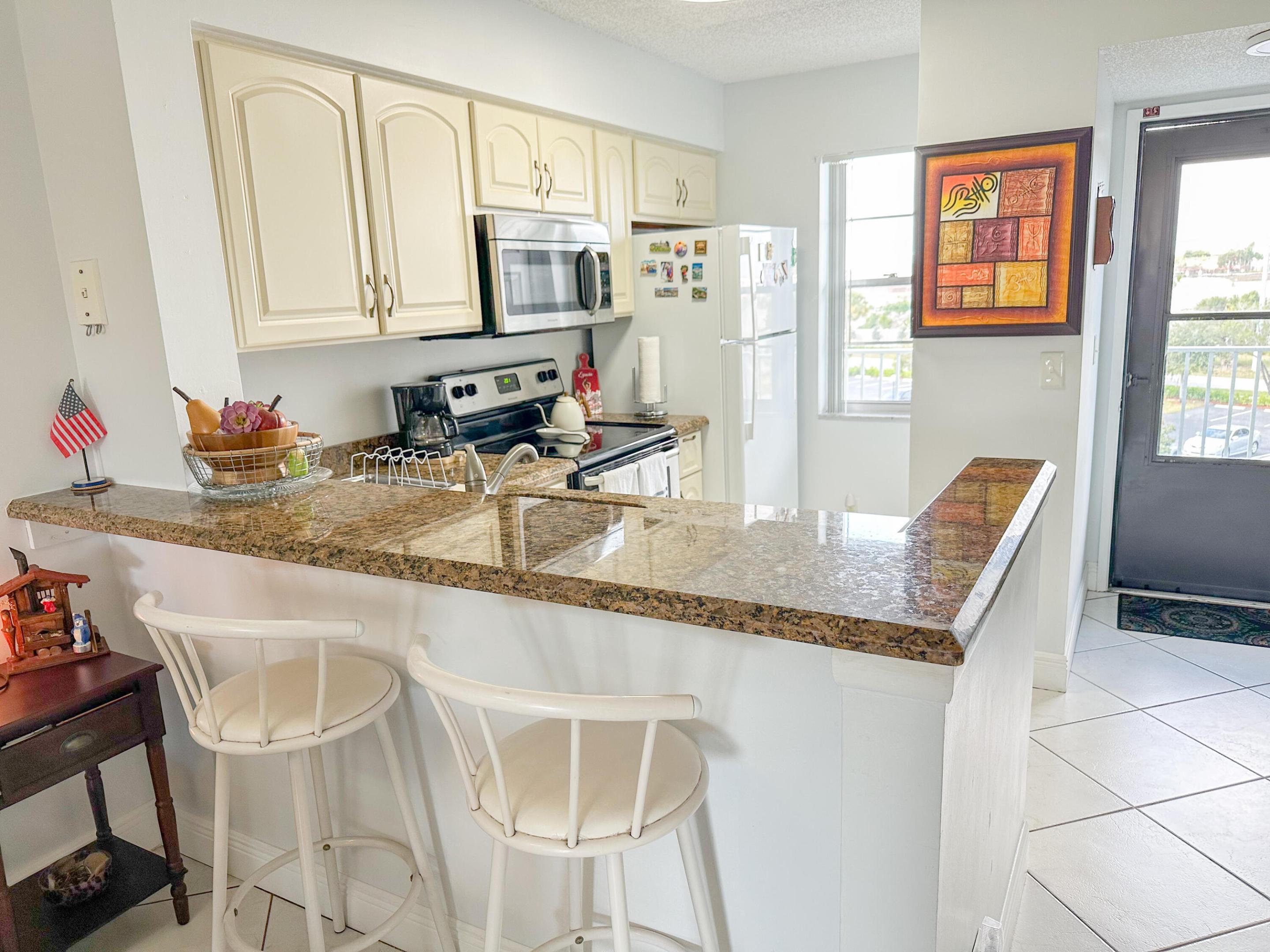 CYPRESS BEND CONDOMINIUM V - Residential Lease