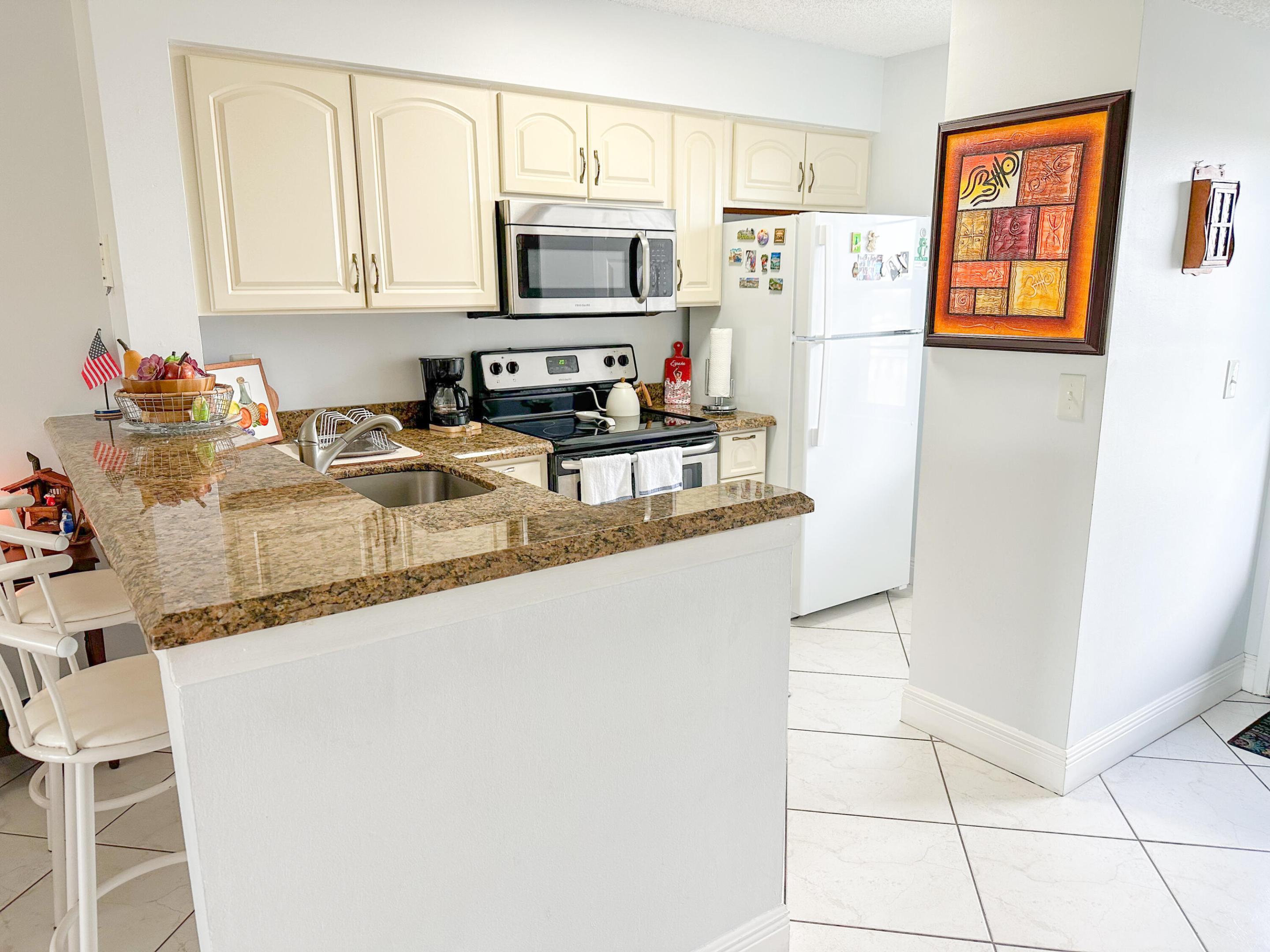 CYPRESS BEND CONDOMINIUM V - Residential Lease