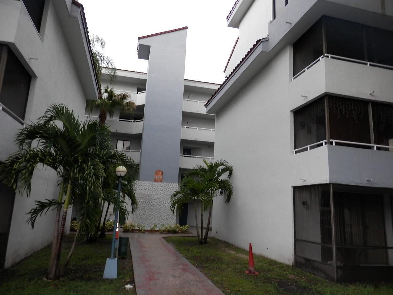 Fantastic Verabella Falls unit , 2 bedrooms and 1 bath, 1st floor , tuile floors, large screened patio. Close to hospitals , shopping and tons of amenities, gated and secured, condo management onsite, community pool and gym as well as green areas. Will go fast, 1st and security to move in.