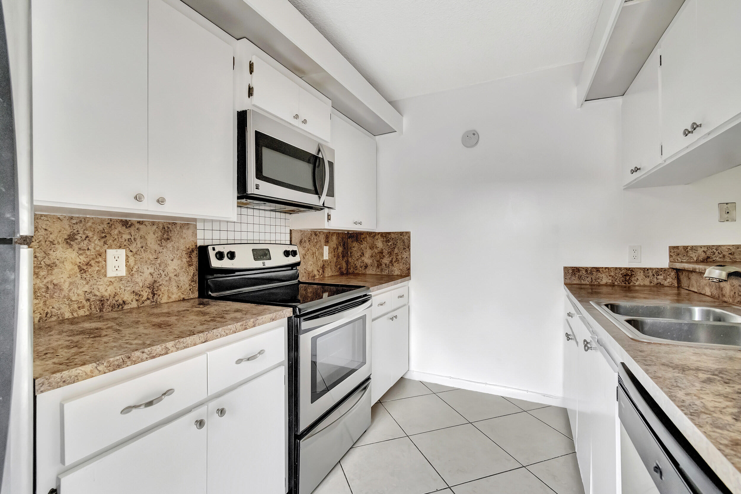 VILLAGE OF SANDALWOOD LAKES 1 - Residential Lease