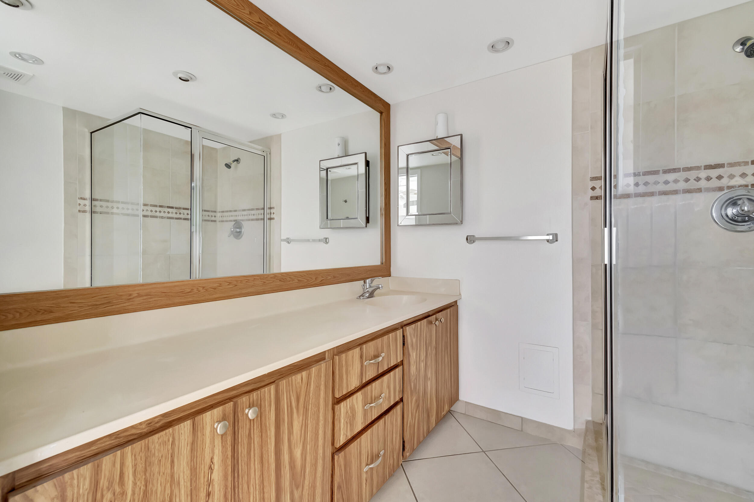 VILLAGE OF SANDALWOOD LAKES 1 - Residential Lease