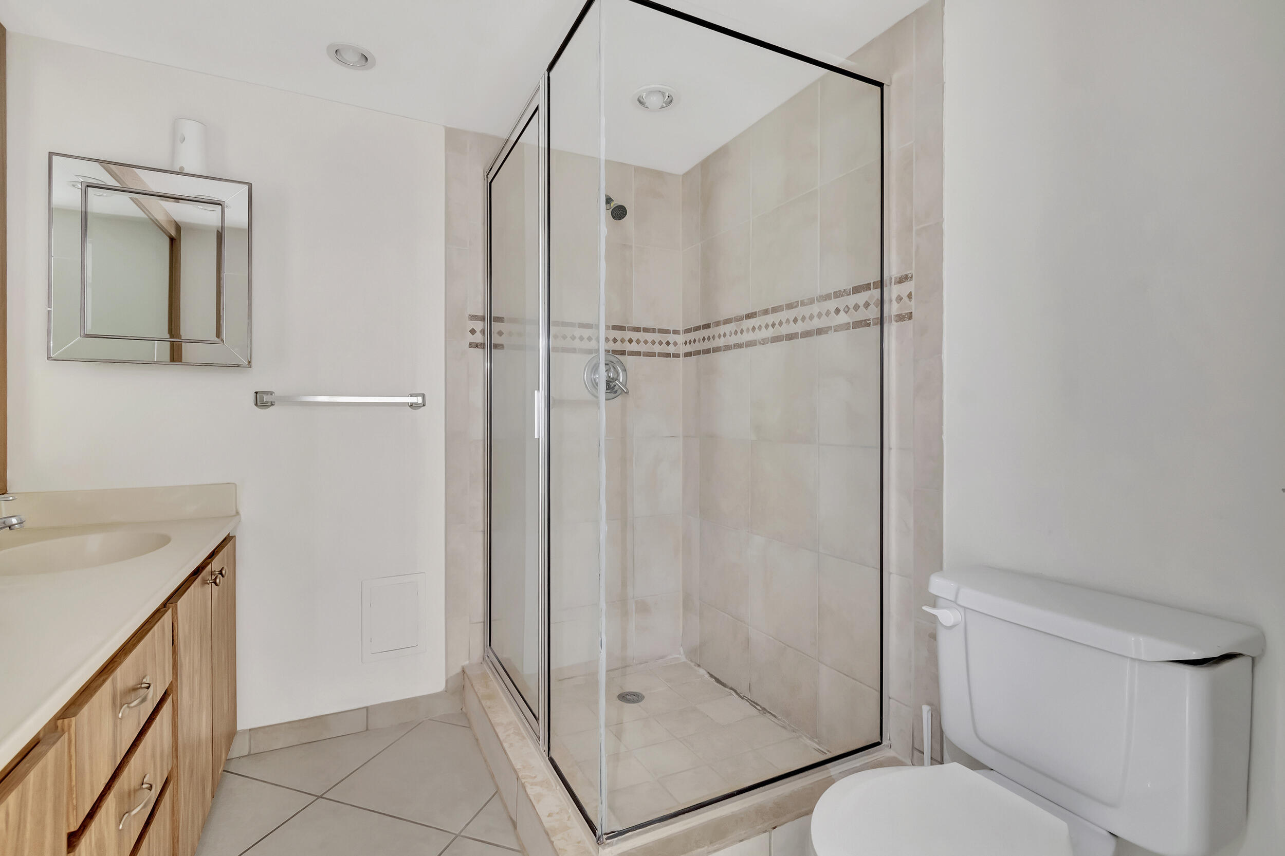 VILLAGE OF SANDALWOOD LAKES 1 - Residential Lease