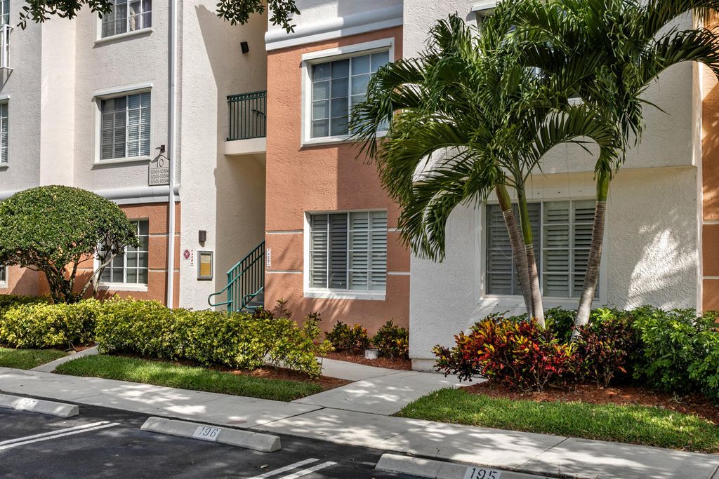 Photo of 10103 W Myrtlewood Cir Circle W, Palm Beach Gardens, FL 33418 (MLS # B26019004)