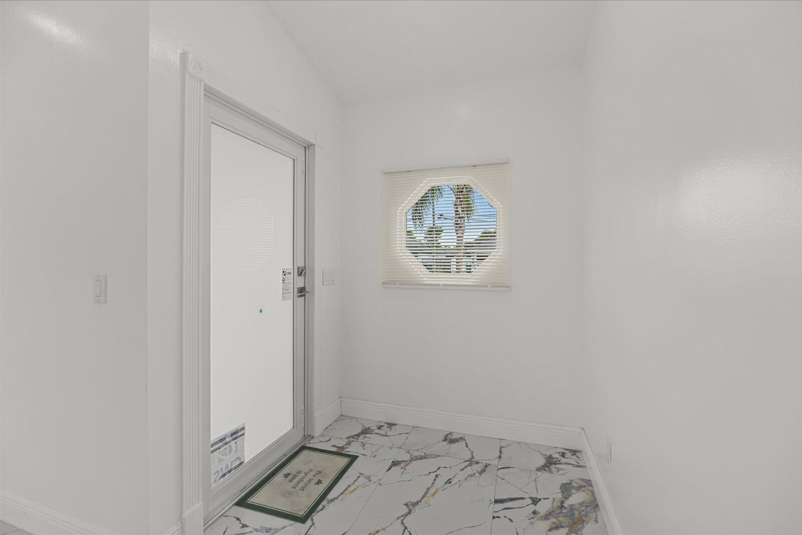 1051 SW DUBOIS