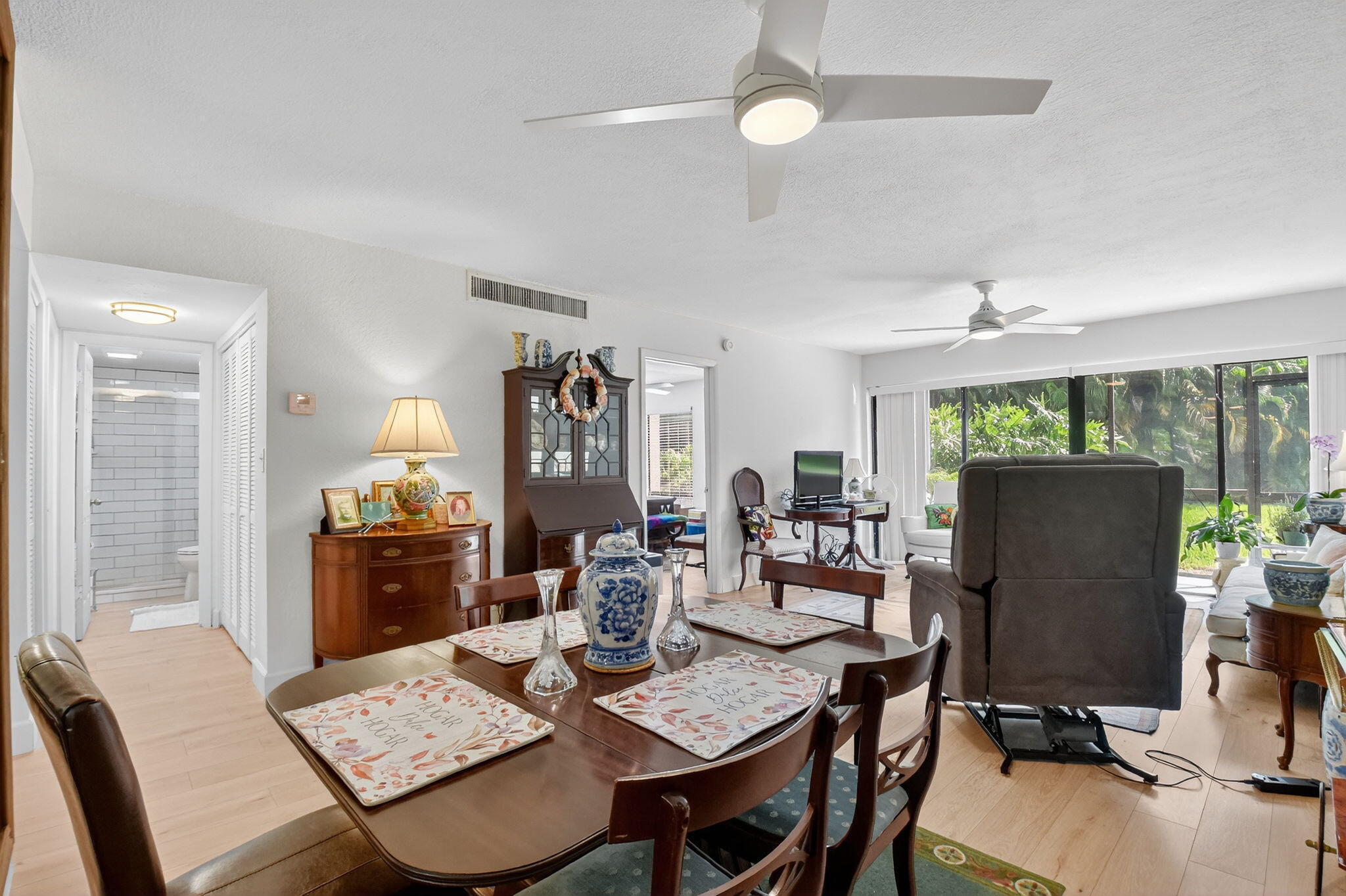 LANDS OF THE PRESIDENT CONDO 8 - Residential Lease