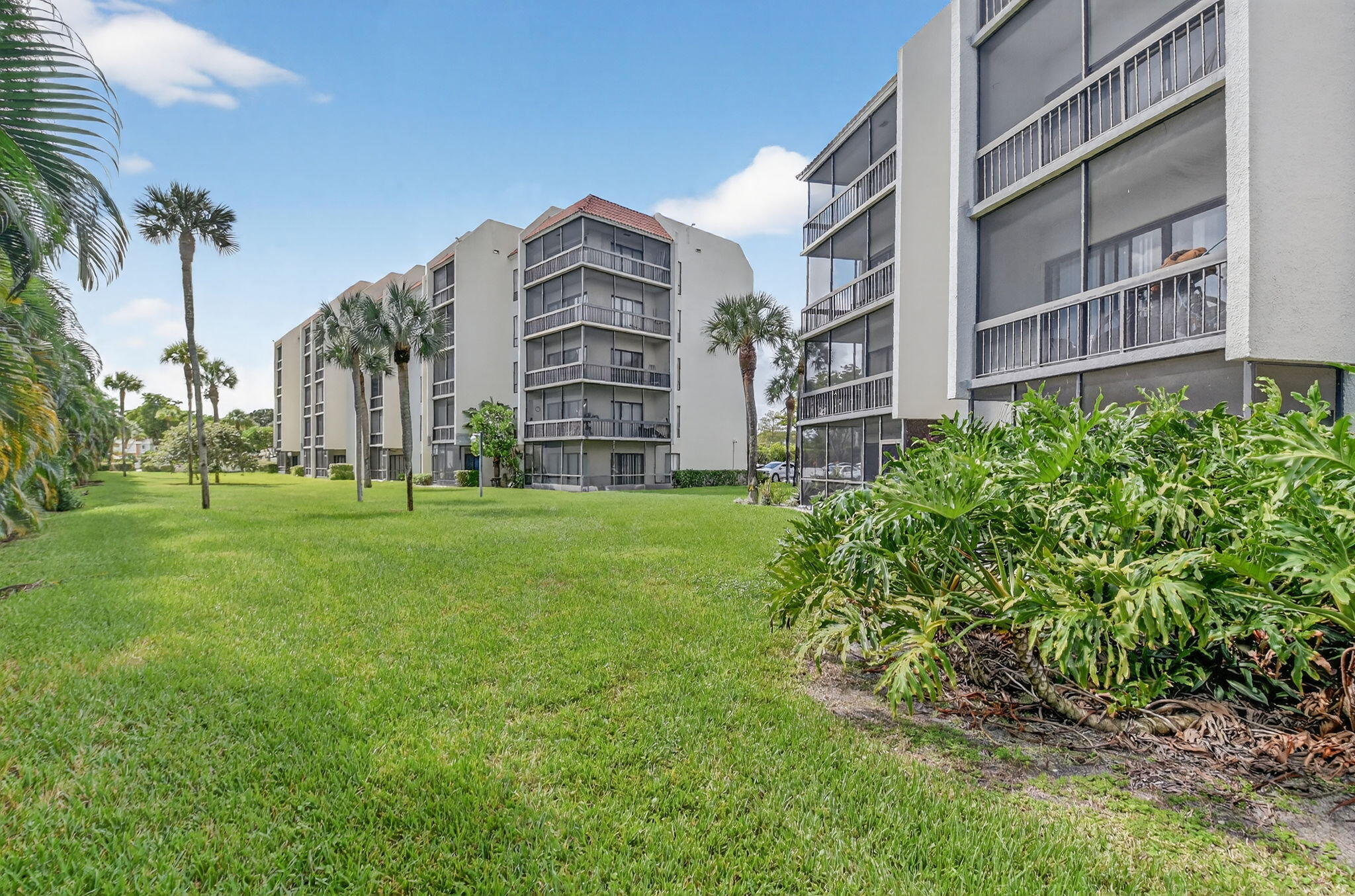 LANDS OF THE PRESIDENT CONDO 8 - Residential Lease