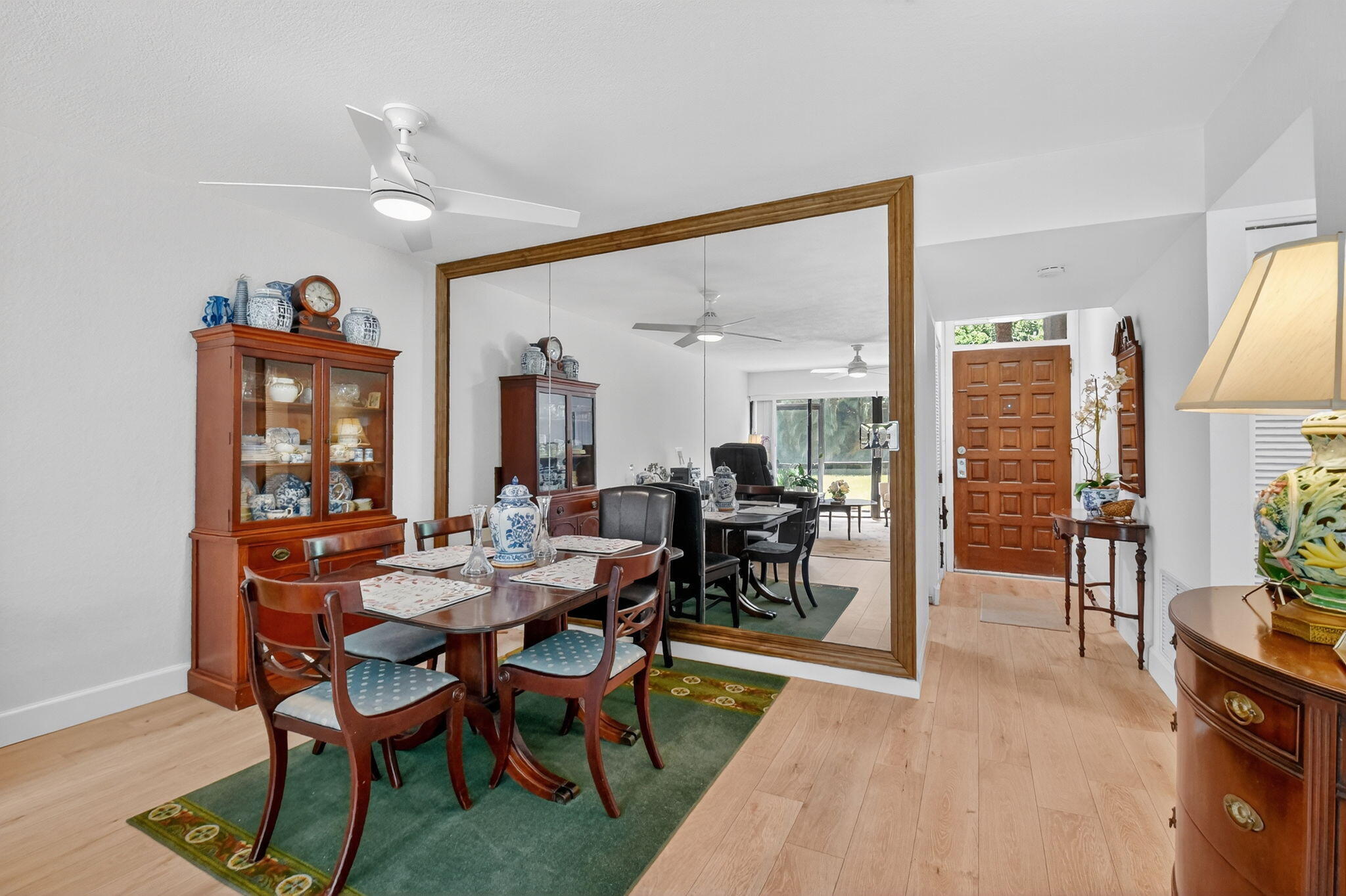 LANDS OF THE PRESIDENT CONDO 8 - Residential Lease