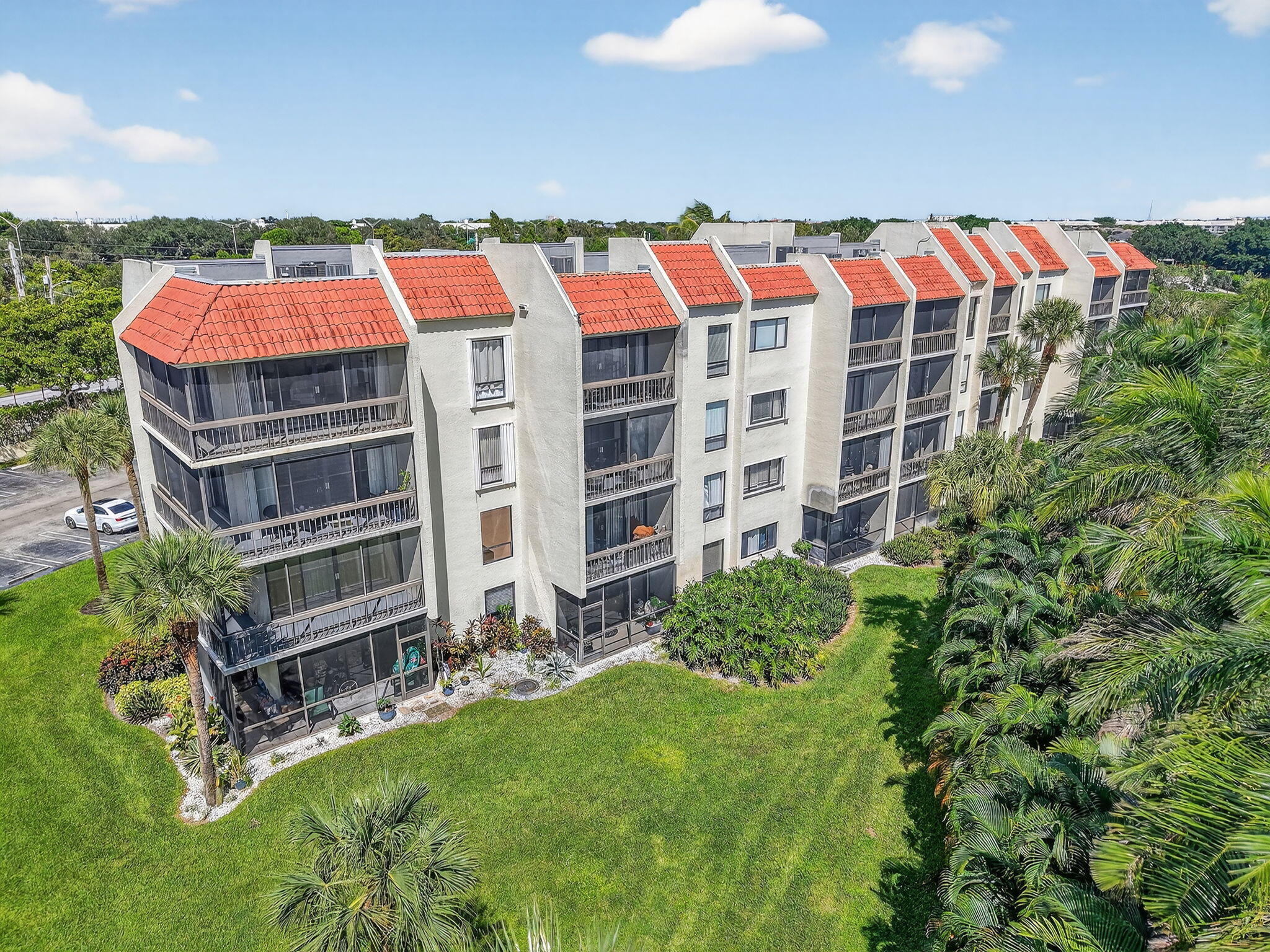 LANDS OF THE PRESIDENT CONDO 8 - Residential Lease