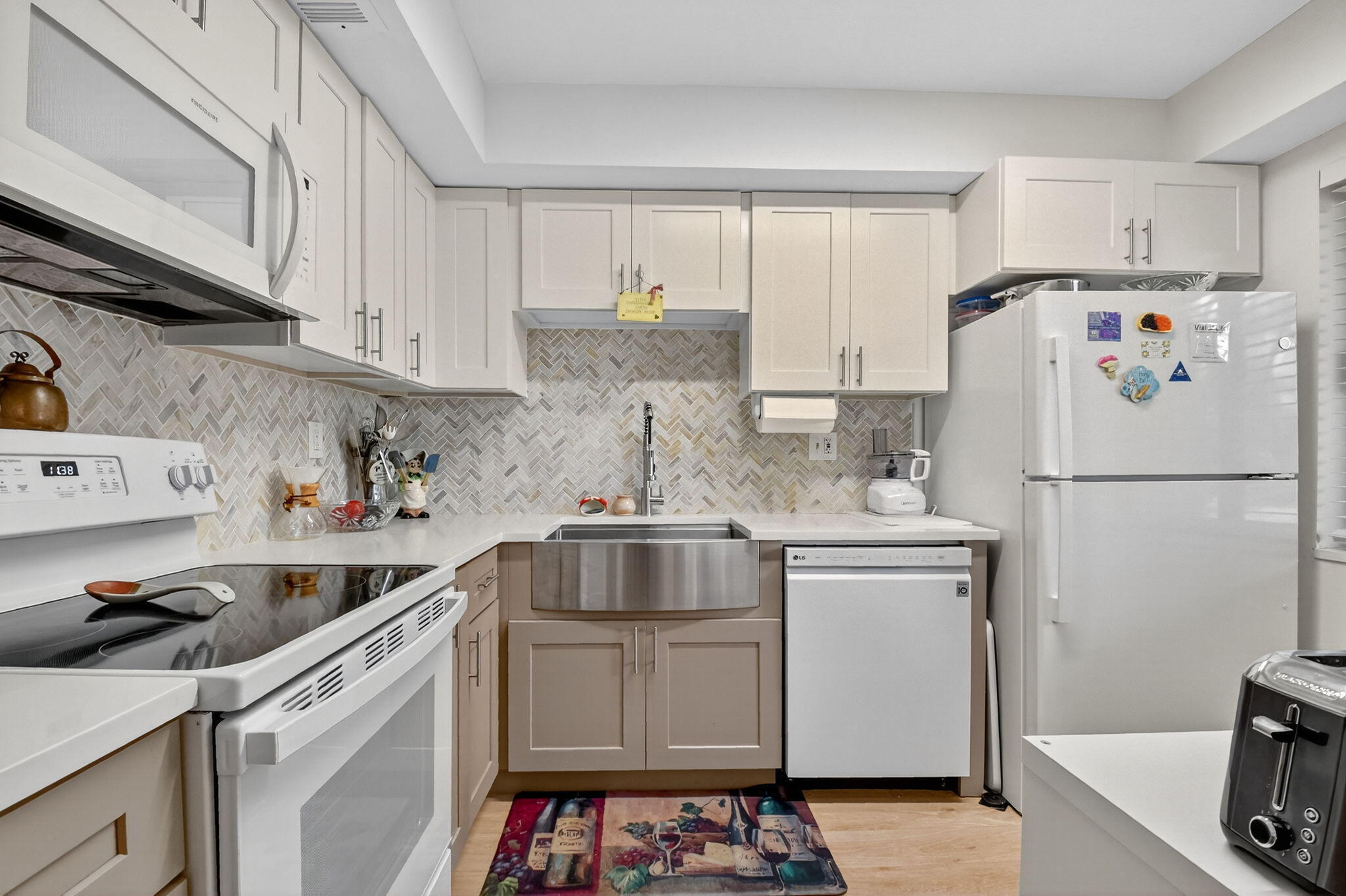 LANDS OF THE PRESIDENT CONDO 8 - Residential Lease