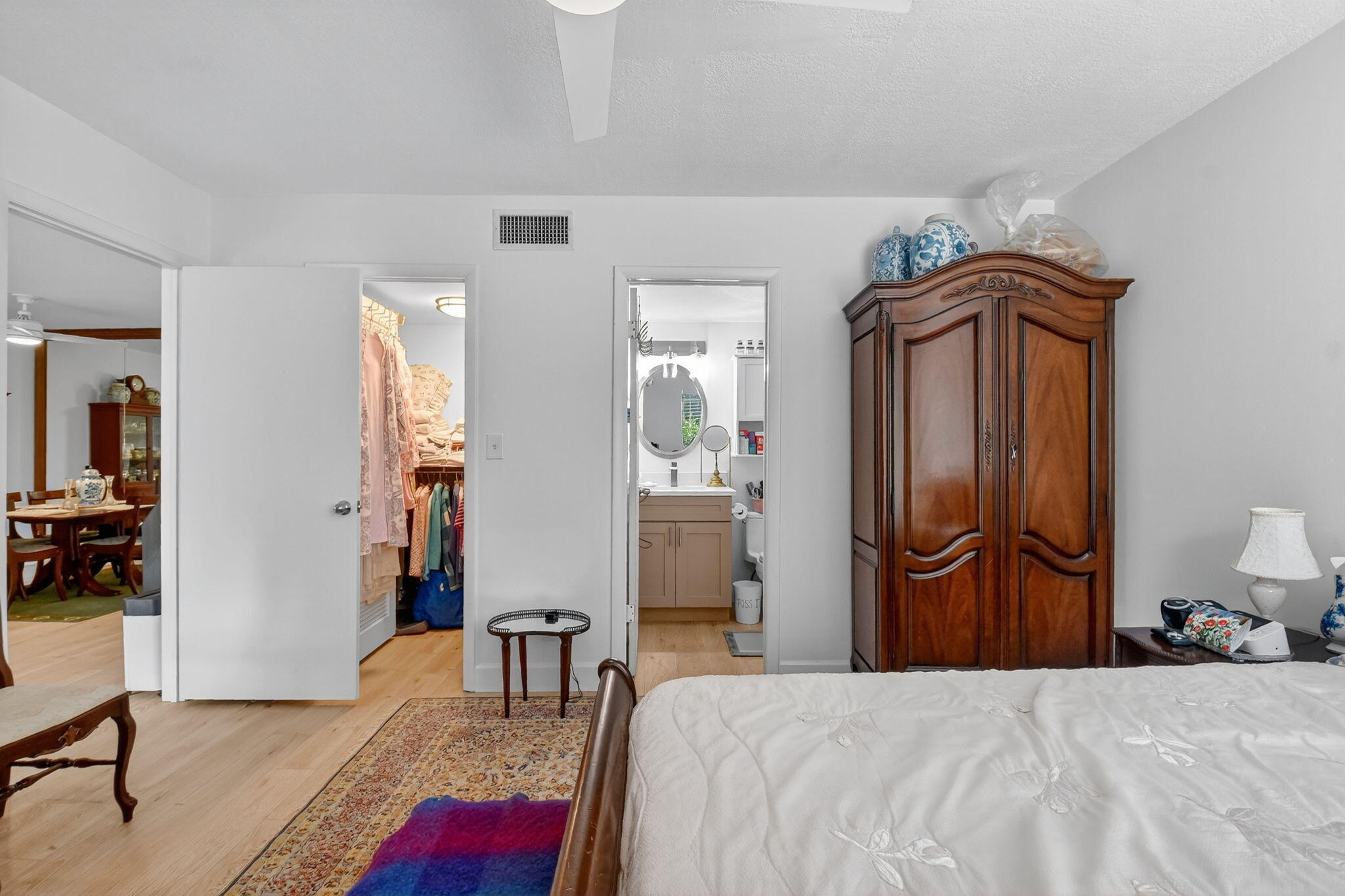 LANDS OF THE PRESIDENT CONDO 8 - Residential Lease