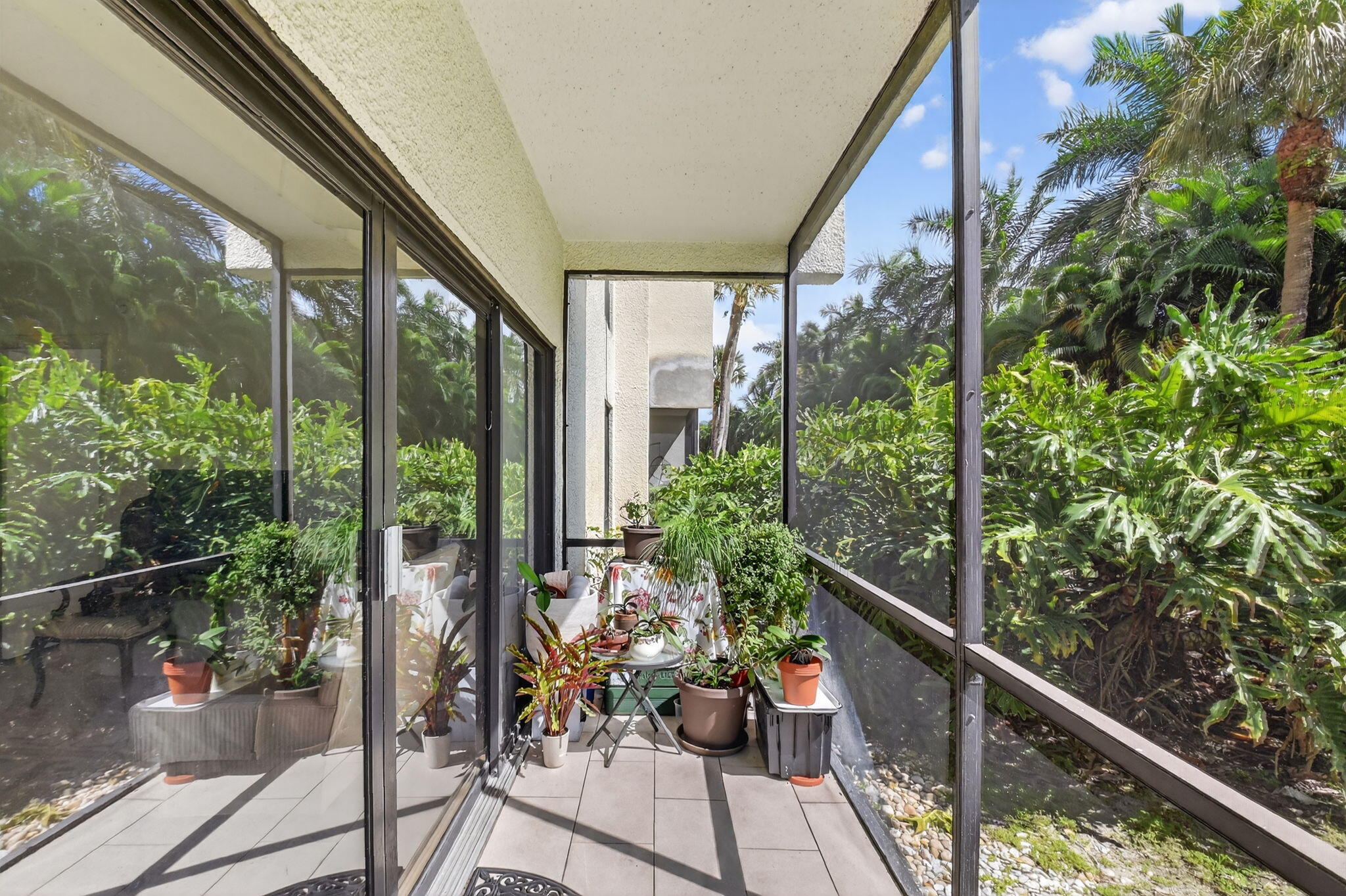 LANDS OF THE PRESIDENT CONDO 8 - Residential Lease