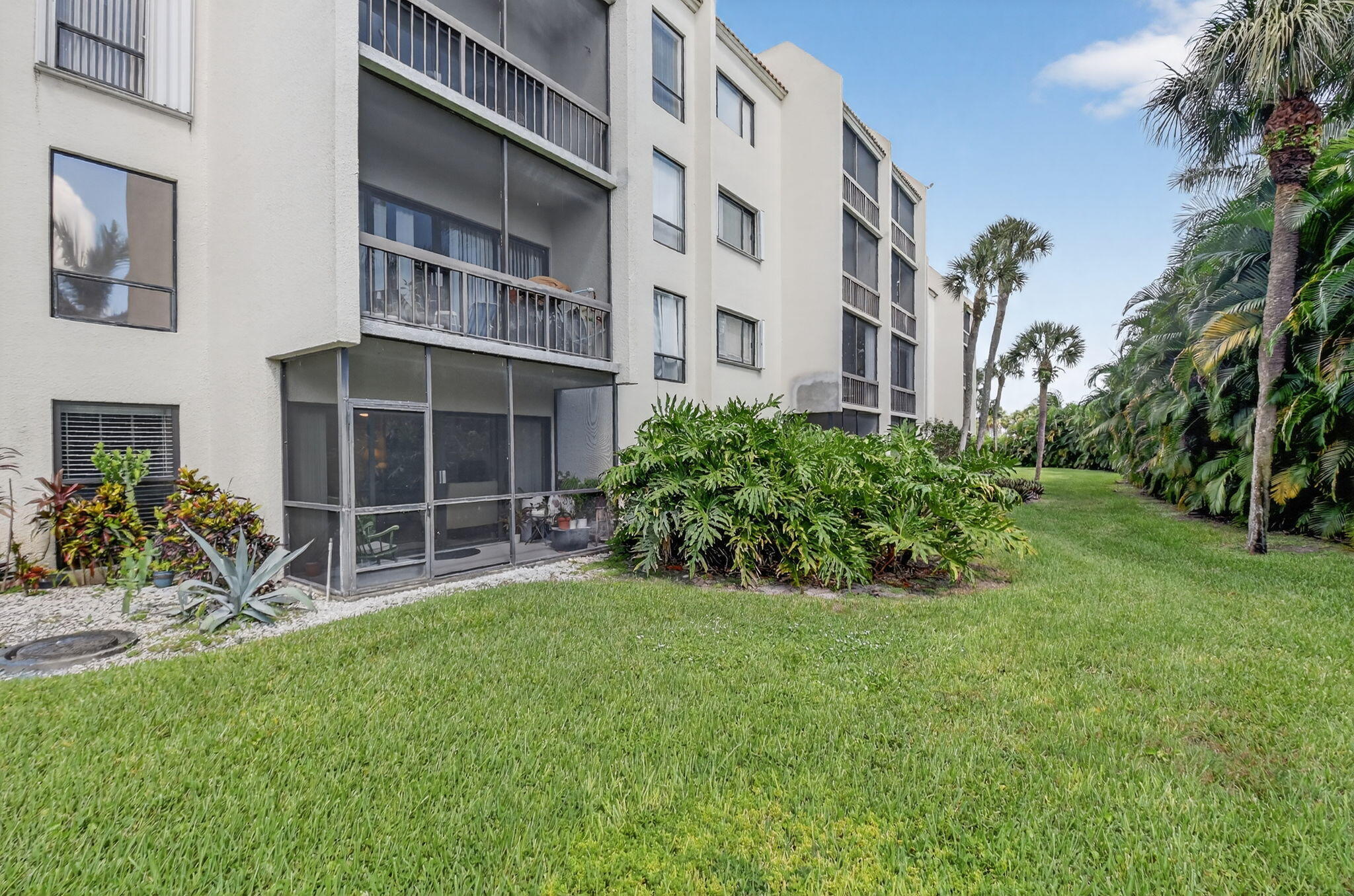 LANDS OF THE PRESIDENT CONDO 8 - Residential Lease