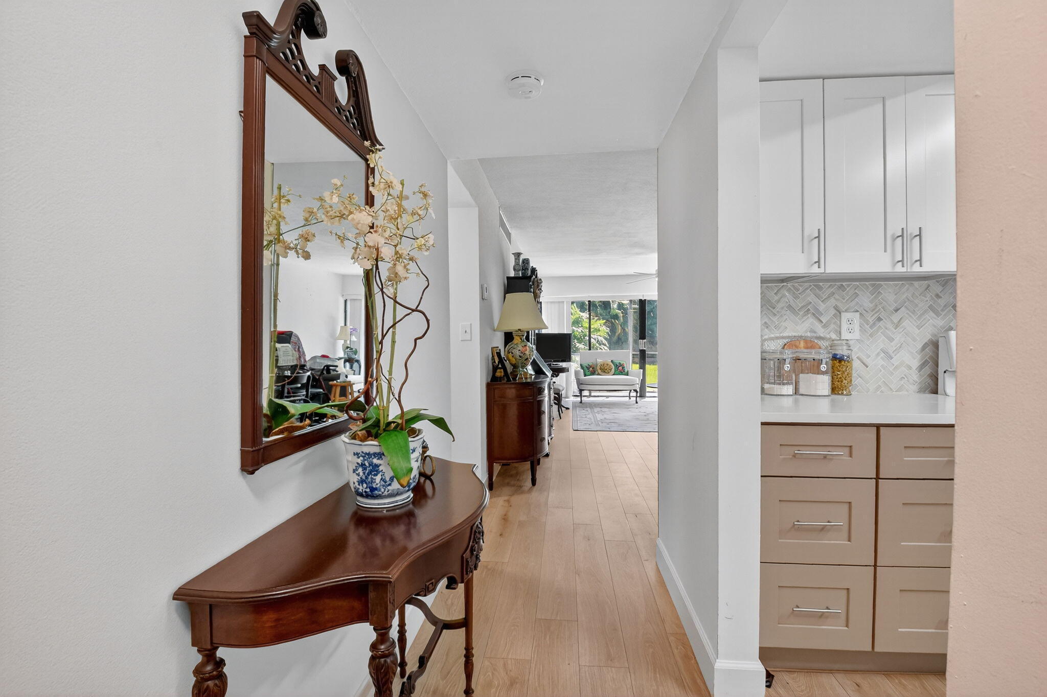 LANDS OF THE PRESIDENT CONDO 8 - Residential Lease