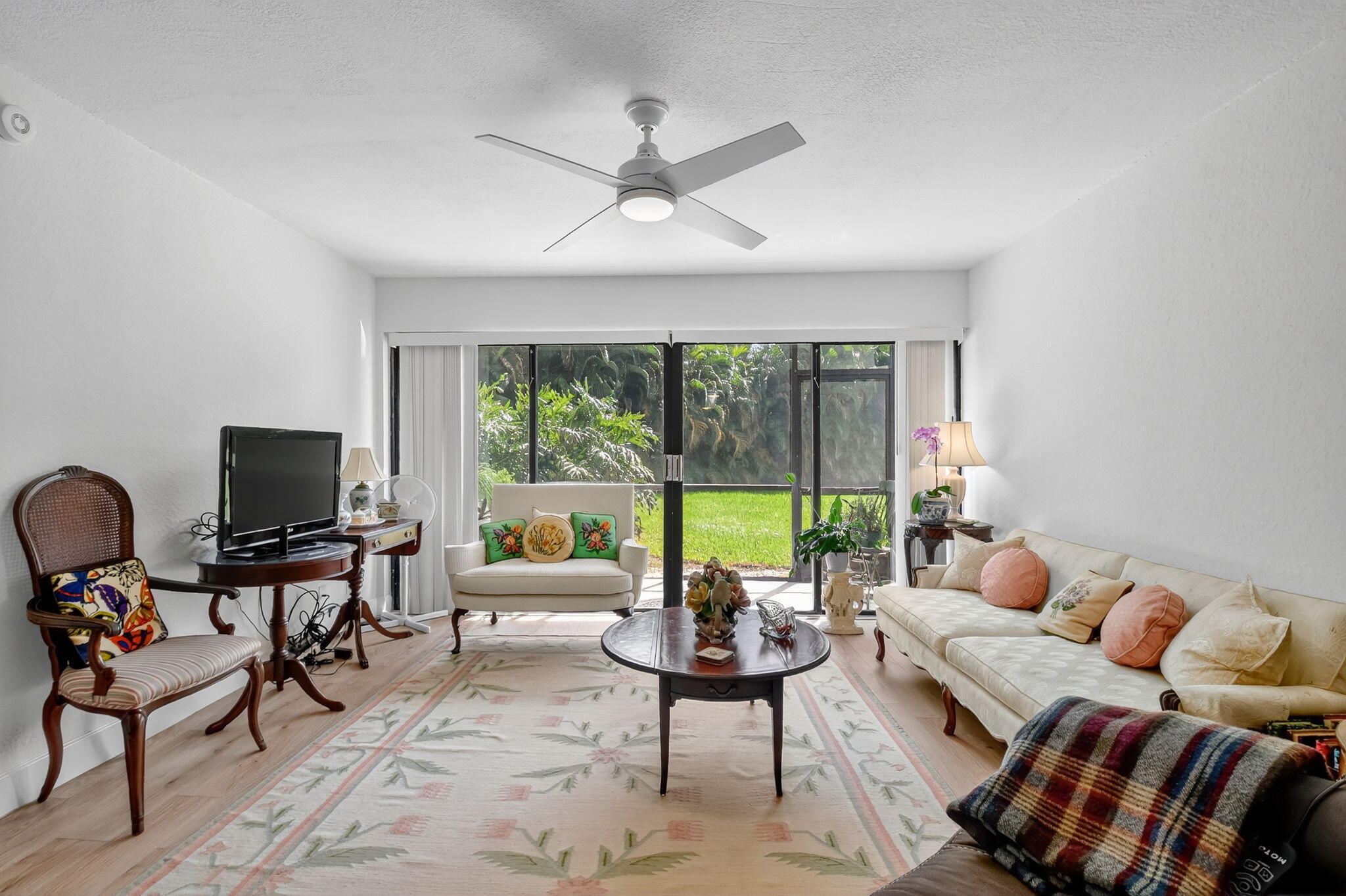 LANDS OF THE PRESIDENT CONDO 8 - Residential Lease