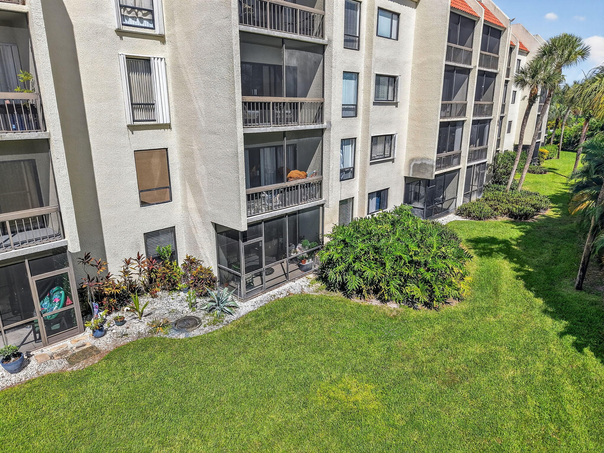 LANDS OF THE PRESIDENT CONDO 8 - Residential Lease
