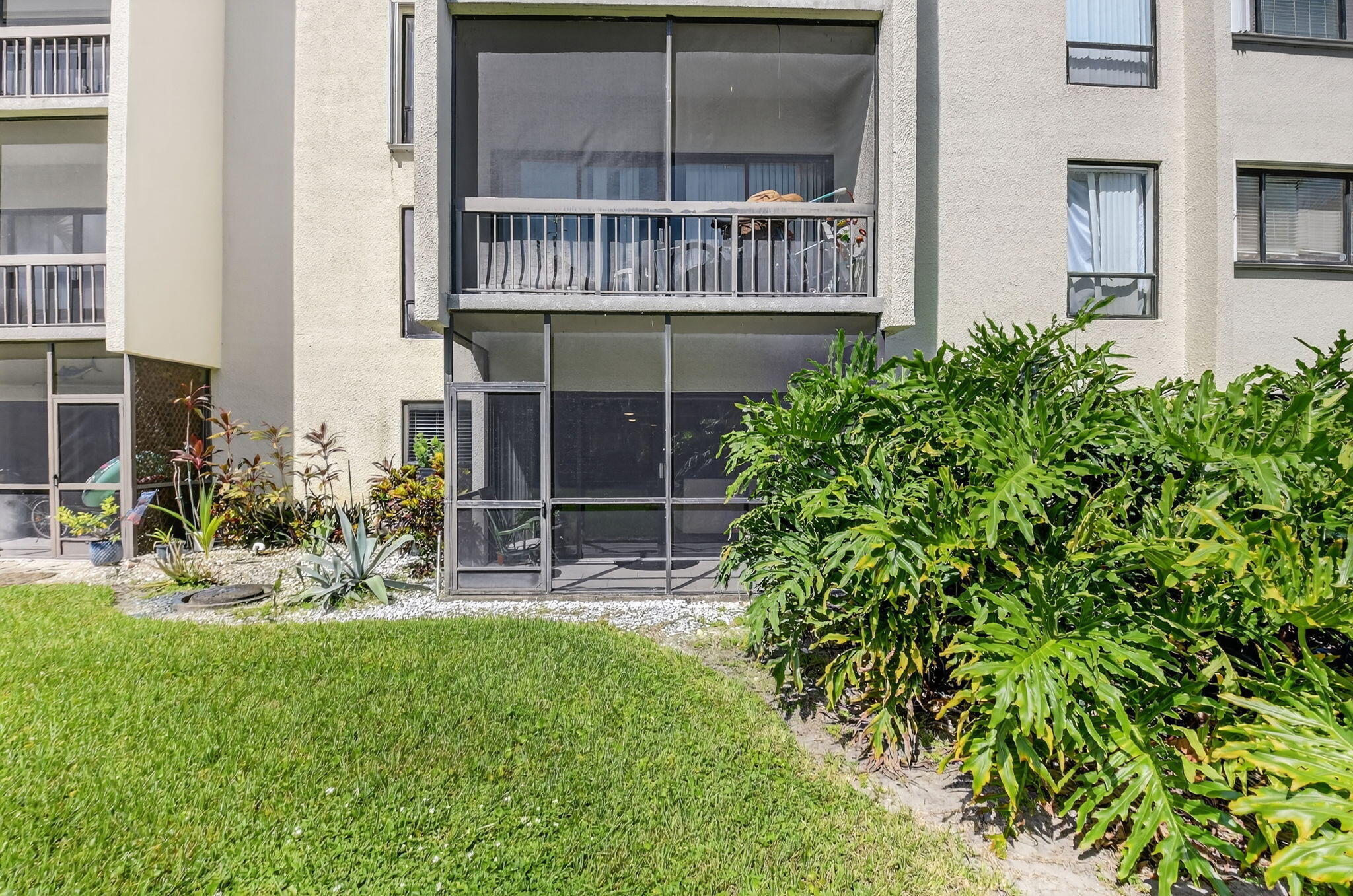 LANDS OF THE PRESIDENT CONDO 8 - Residential Lease