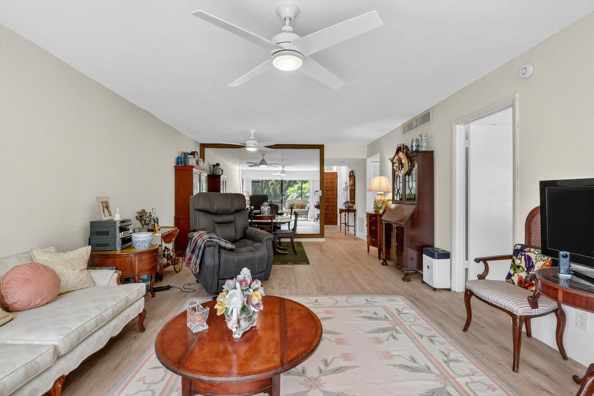 LANDS OF THE PRESIDENT CONDO 8 - Residential Lease