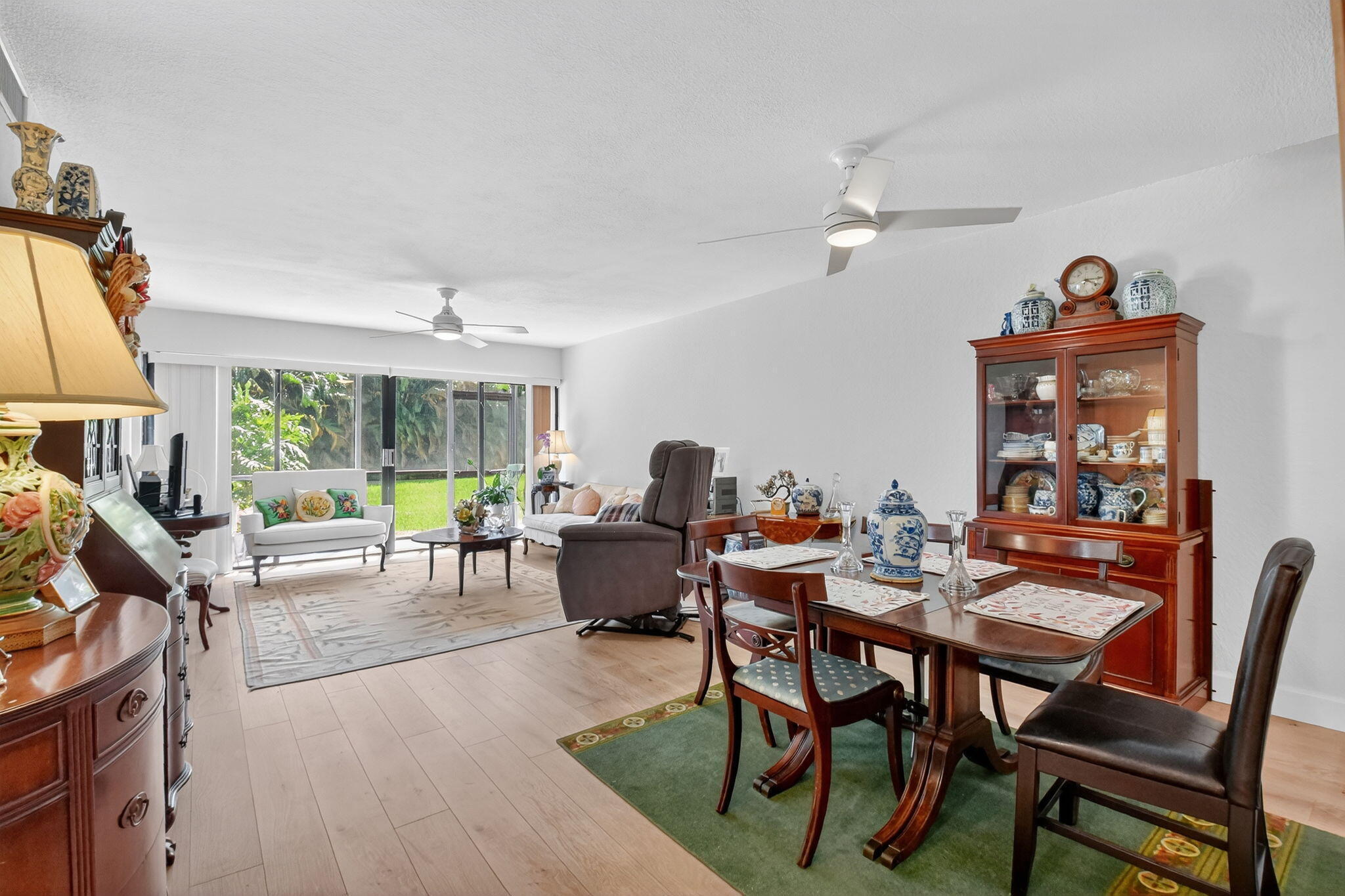 LANDS OF THE PRESIDENT CONDO 8 - Residential Lease