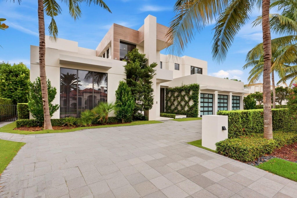 Photo of 1371 ROYAL PALM Way, Boca Raton, FL 33432 (MLS # B26083332)