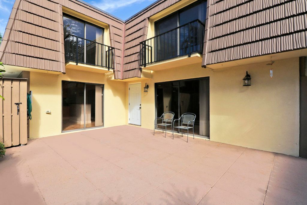 Photo of 104 1st Court, Palm Beach Gardens, FL 33410 (MLS # R10940203)