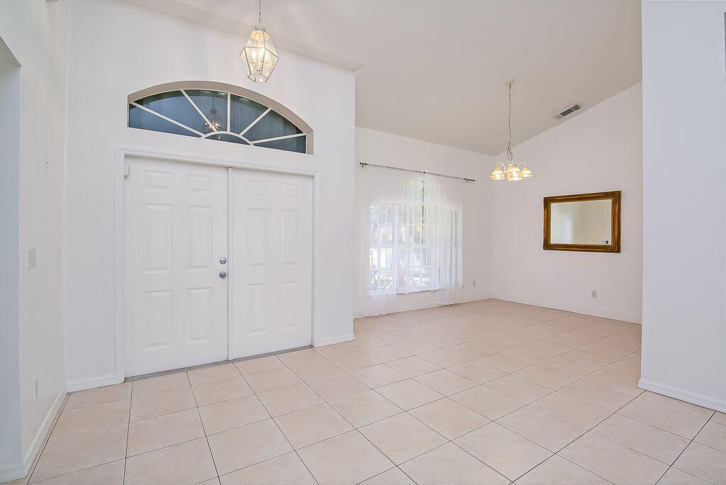 2062 SW Scorpio Lane, Port St Lucie, FL, 34984/$380,000 3 2062 SW Scorpio Lane