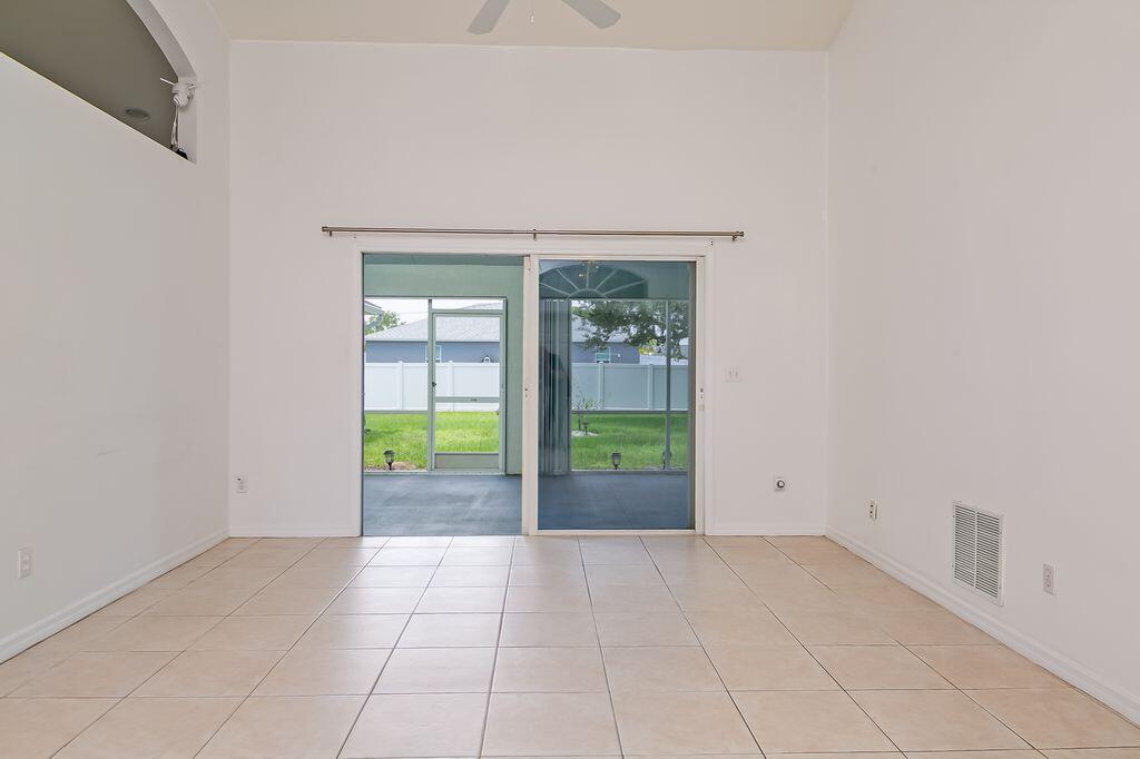 2062 SW Scorpio Lane, Port St Lucie, FL, 34984/$380,000 4 2062 SW Scorpio Lane