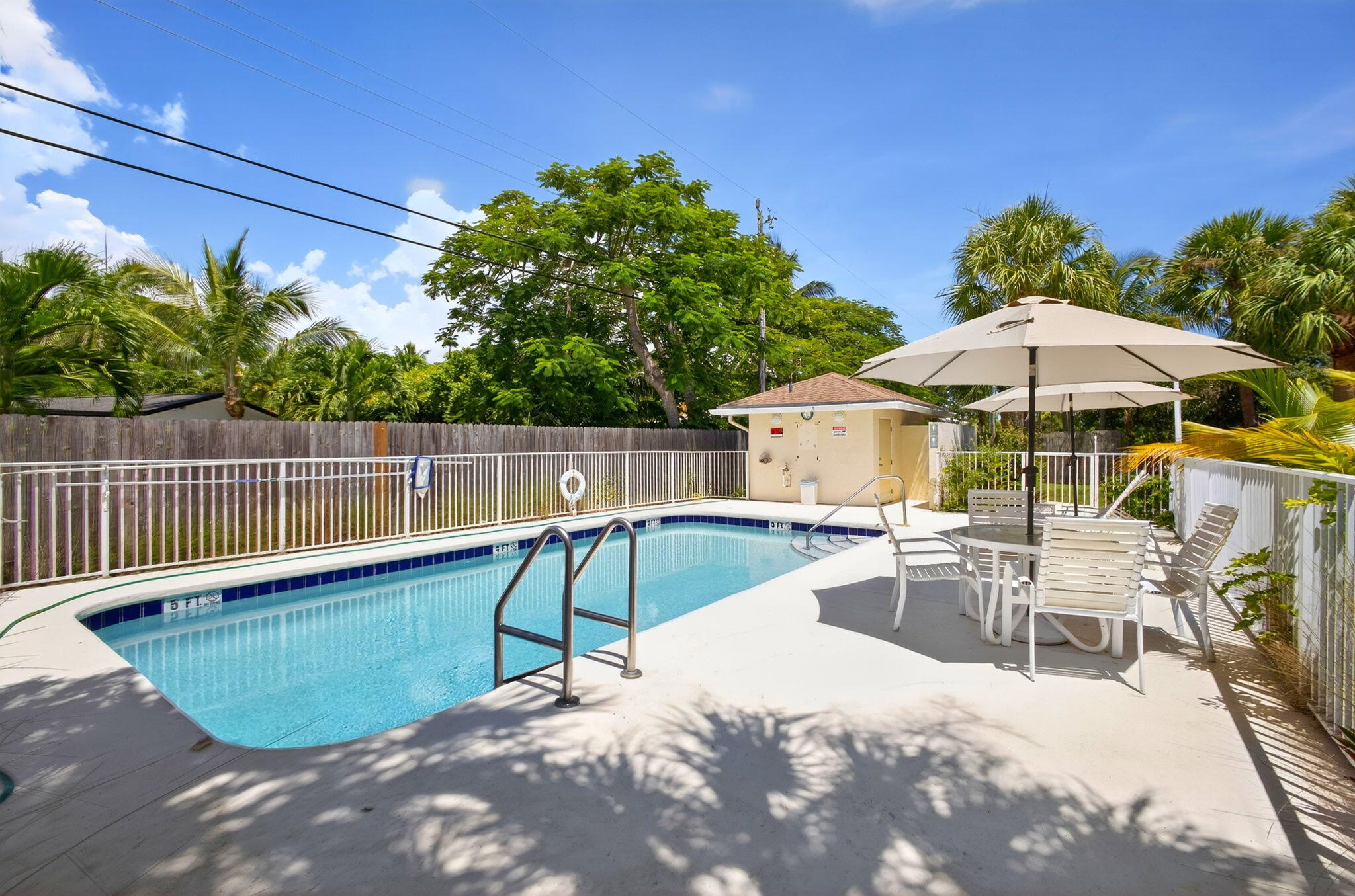 ARMOUR MANOR - Residential