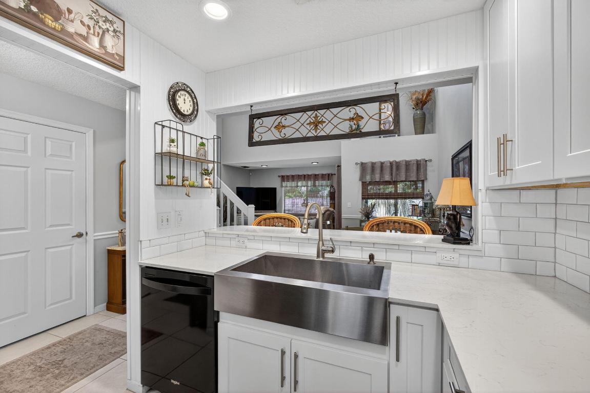 ARMOUR MANOR - Residential