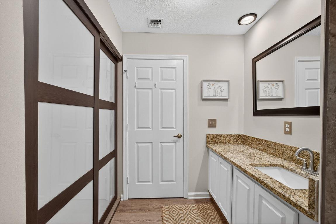 ARMOUR MANOR - Residential