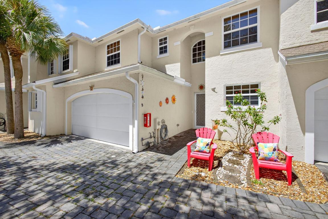 ARMOUR MANOR - Residential