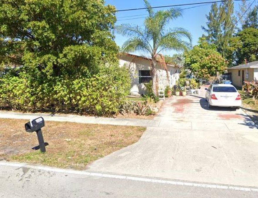 Complete rehab needed.  Very spacious interior.  Large lot.  Needs complete remodel.  Short inspection and quick closing only.  Inspection scheduled after accepted offer and viewing at that time.  Please feel free to drive by but do not disturb occupants.