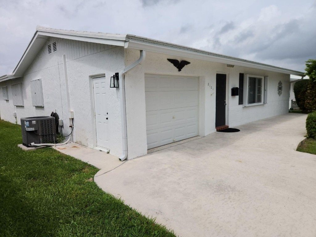 Photo of 2101 SW 20th Circle, Boynton Beach, FL 33426 (MLS # F10465824)