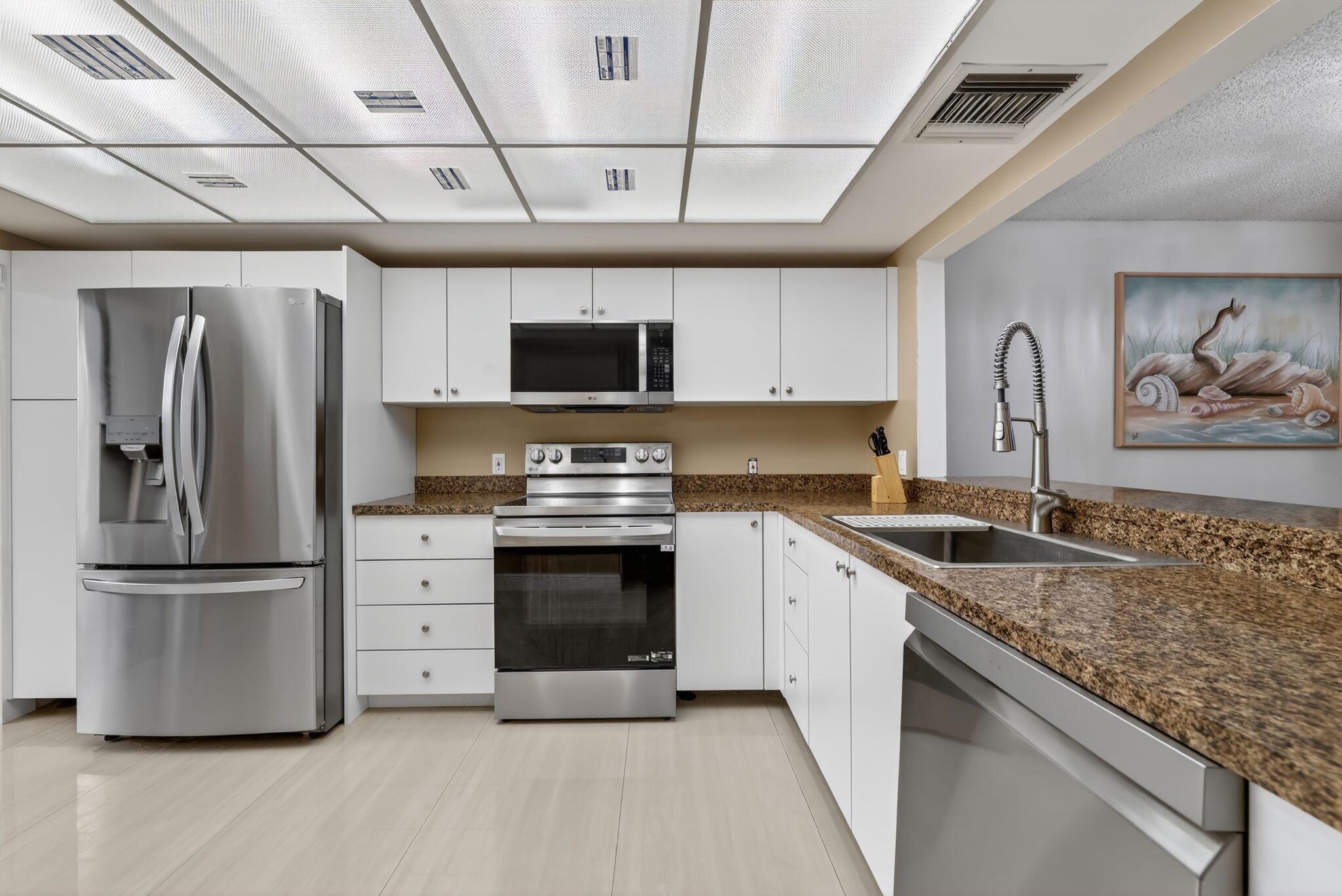 LAKESHORE VILLAGE OF MEAD - Residential