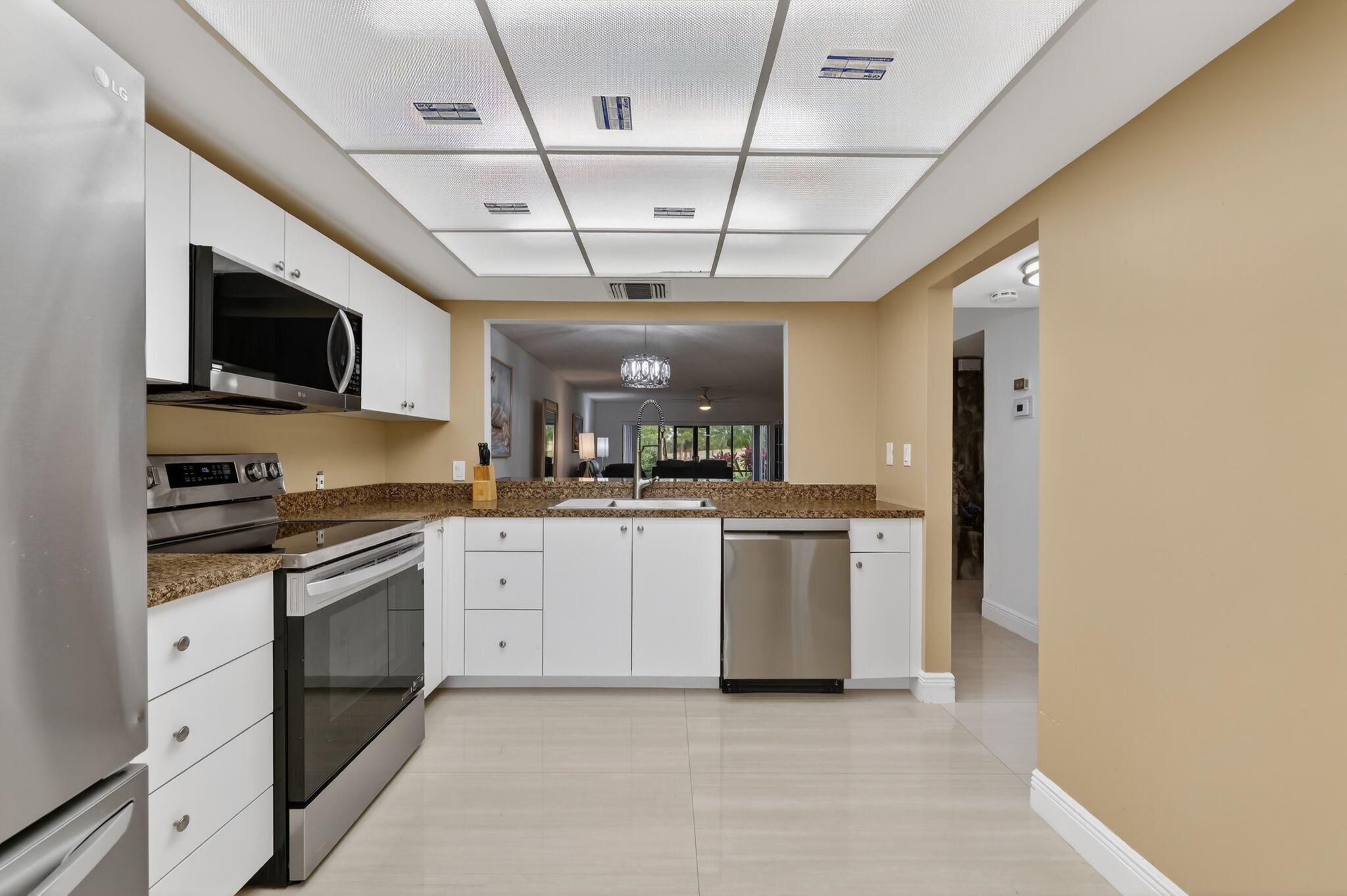 LAKESHORE VILLAGE OF MEAD - Residential