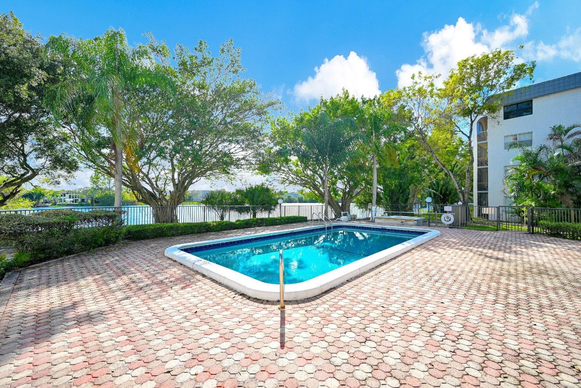 Garden Lakes Of Inverrary - Residential Lease