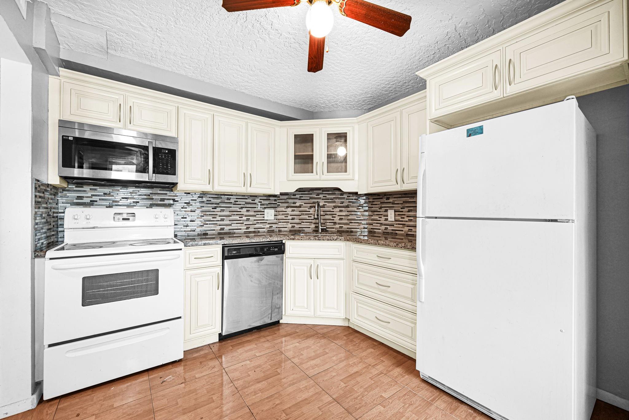 Garden Lakes Of Inverrary - Residential Lease