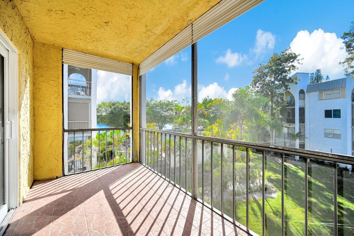 Garden Lakes Of Inverrary - Residential Lease