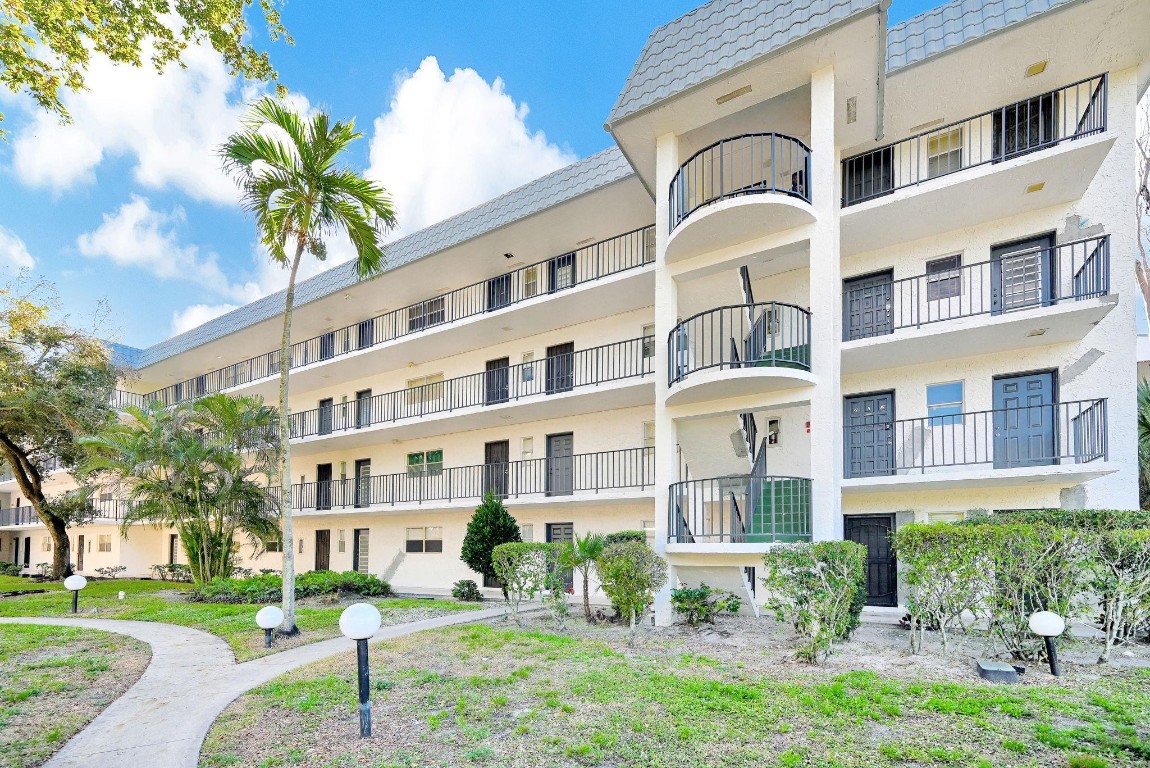 Garden Lakes Of Inverrary - Residential Lease