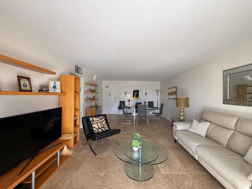 1200 Hibiscous Avenue 806