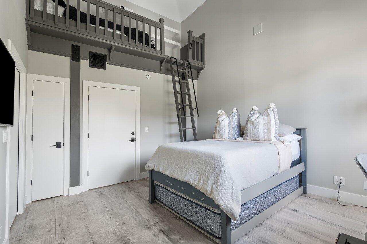 ROYAL PALM VILLAS - Residential