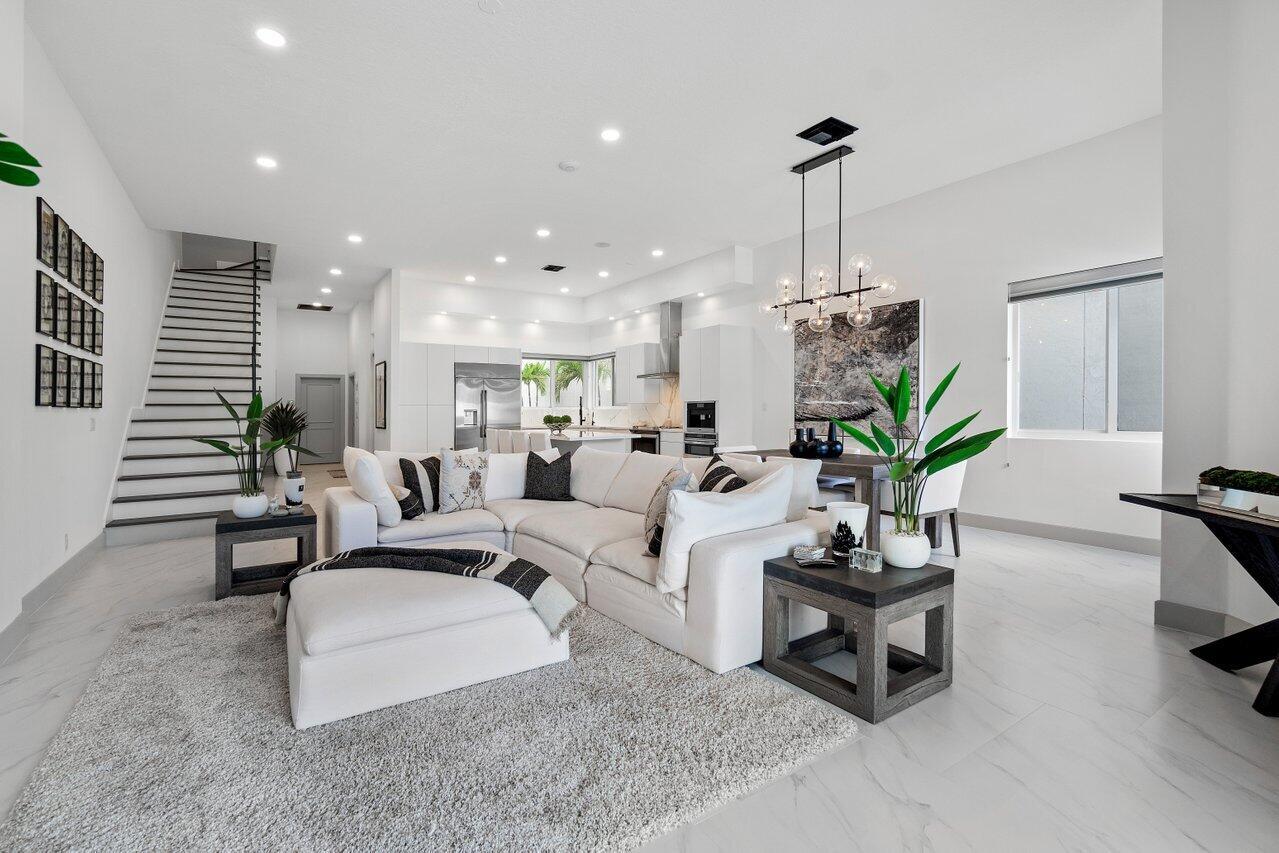 ROYAL PALM VILLAS - Residential