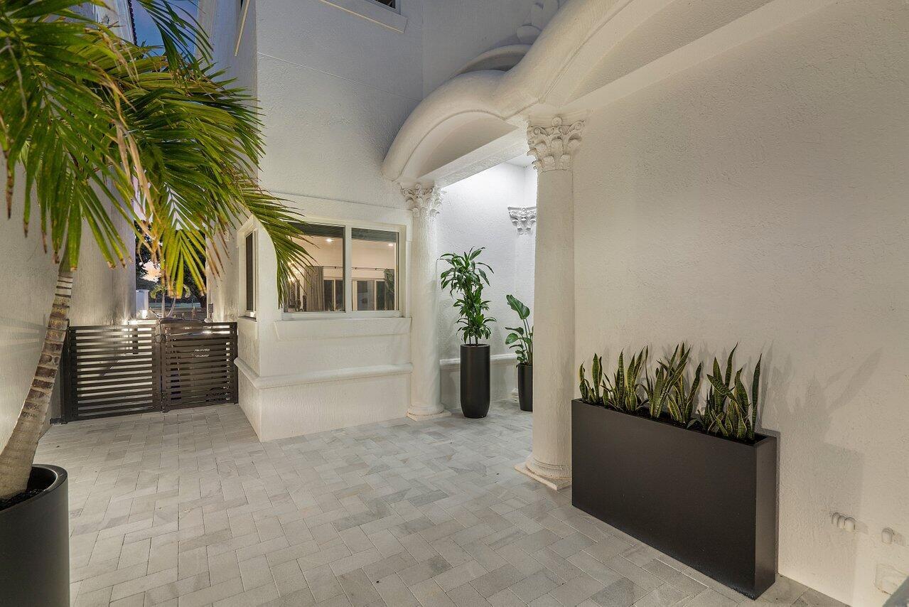 ROYAL PALM VILLAS - Residential