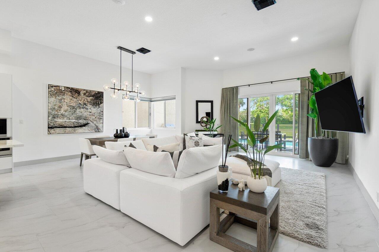 ROYAL PALM VILLAS - Residential