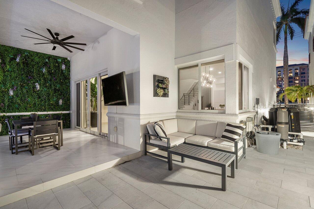 ROYAL PALM VILLAS - Residential