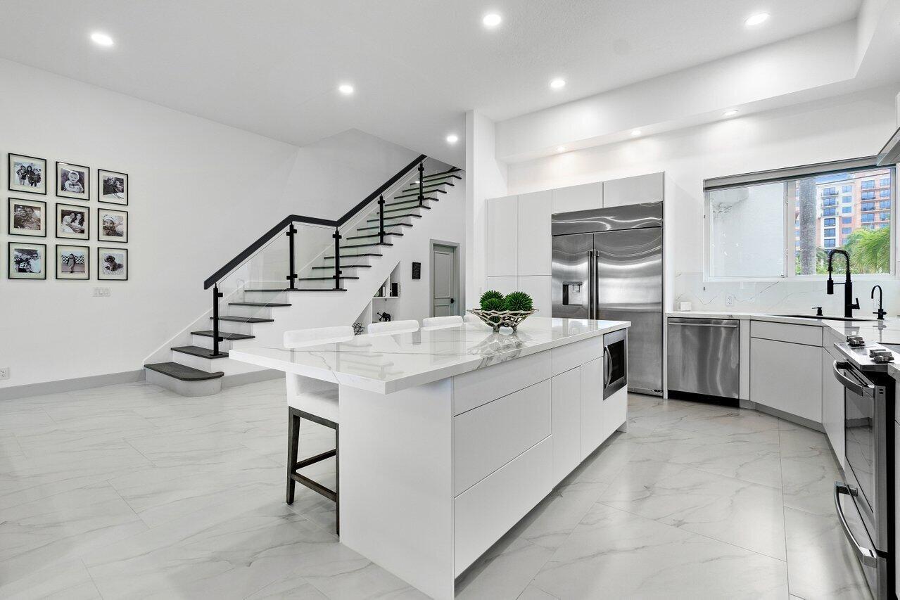 ROYAL PALM VILLAS - Residential