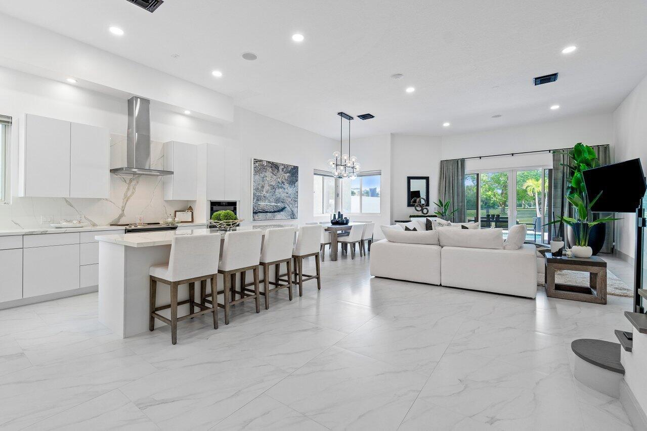 ROYAL PALM VILLAS - Residential