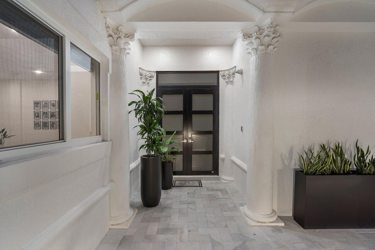 ROYAL PALM VILLAS - Residential