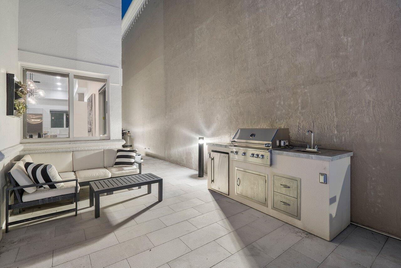 ROYAL PALM VILLAS - Residential